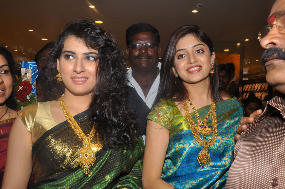 Archana And Poonam At CMR Shopping Mall Event hd photo