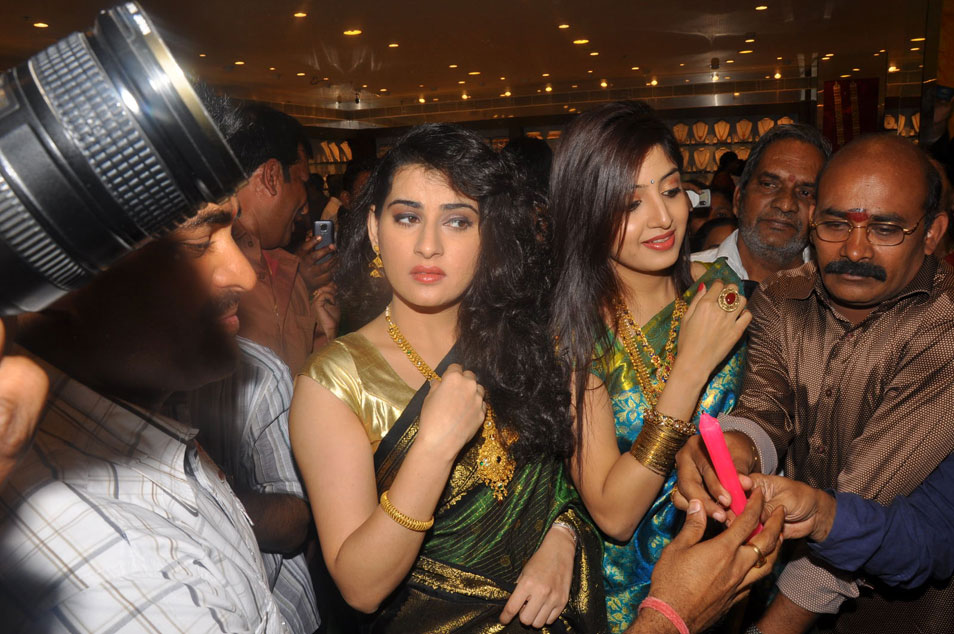 Archana And Poonam At CMR Shopping Mall Event hd photo