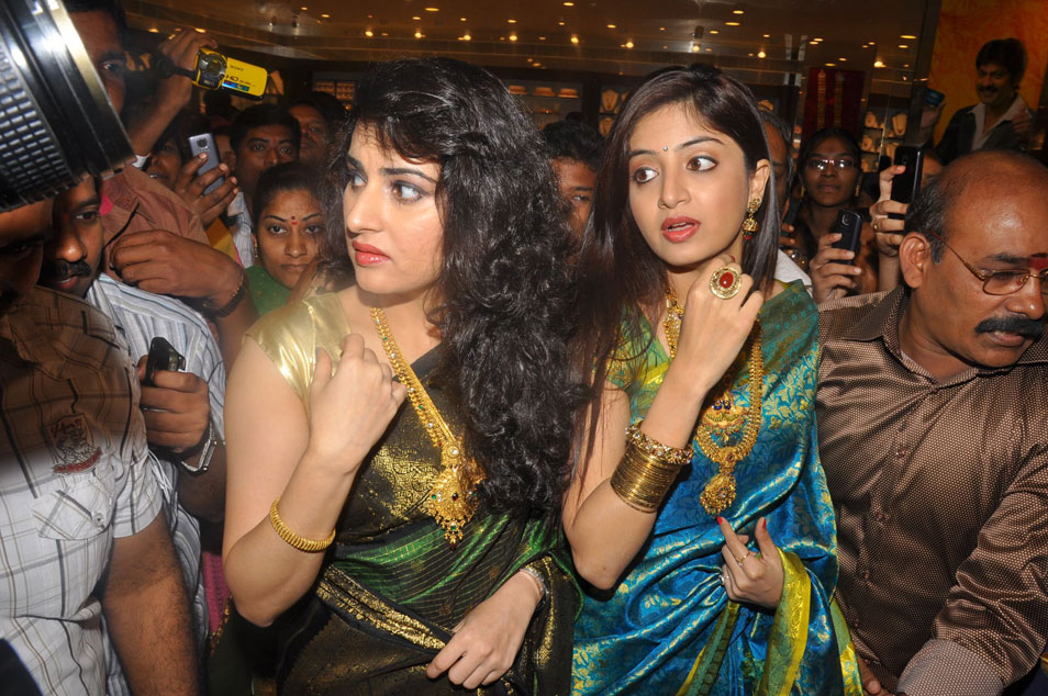Archana And Poonam At CMR Shopping Mall Event hd photo