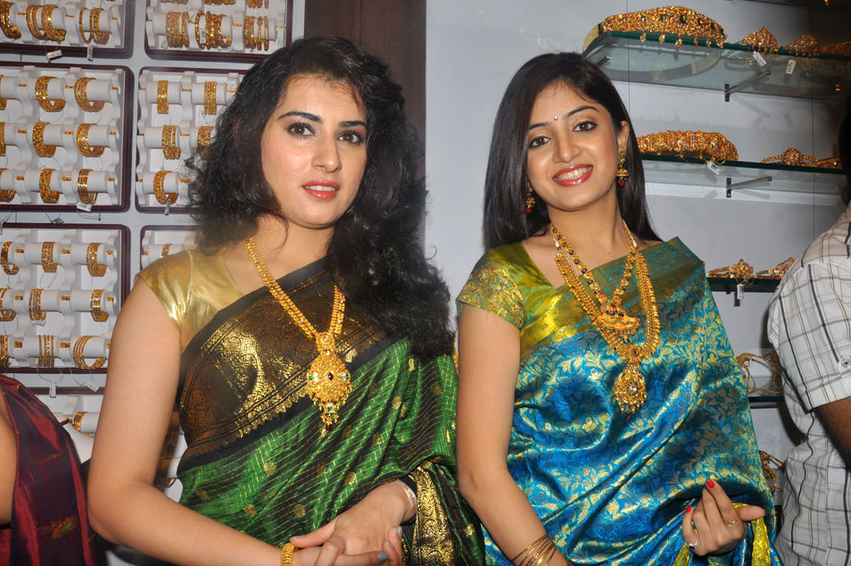 Archana And Poonam At CMR Shopping Mall Event hd photo
