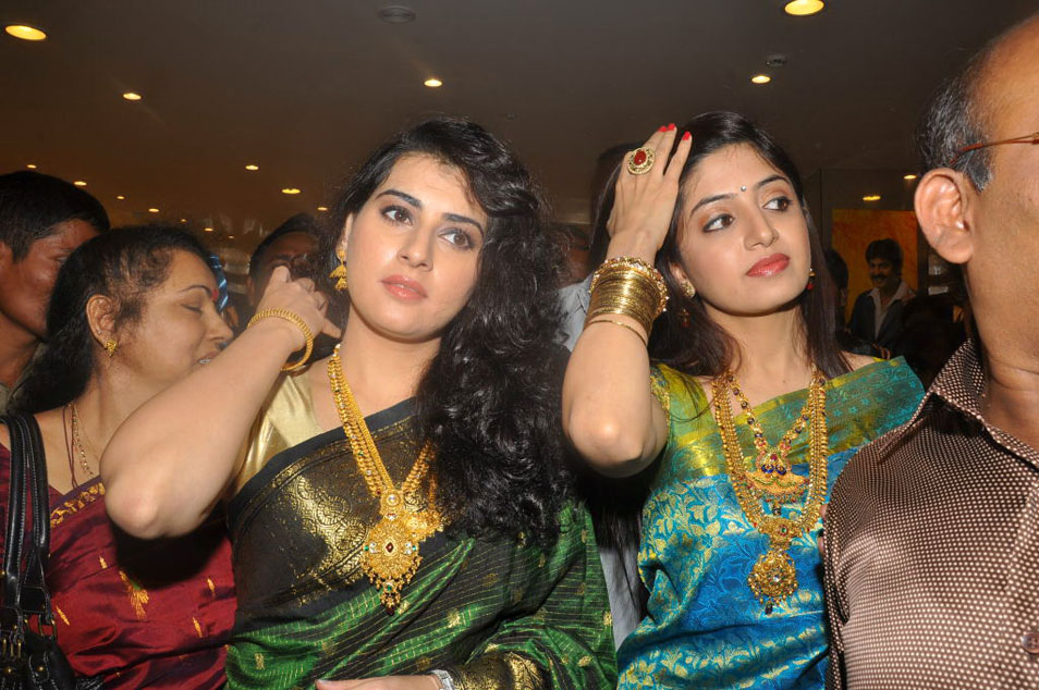 Archana And Poonam At CMR Shopping Mall Event hd photo