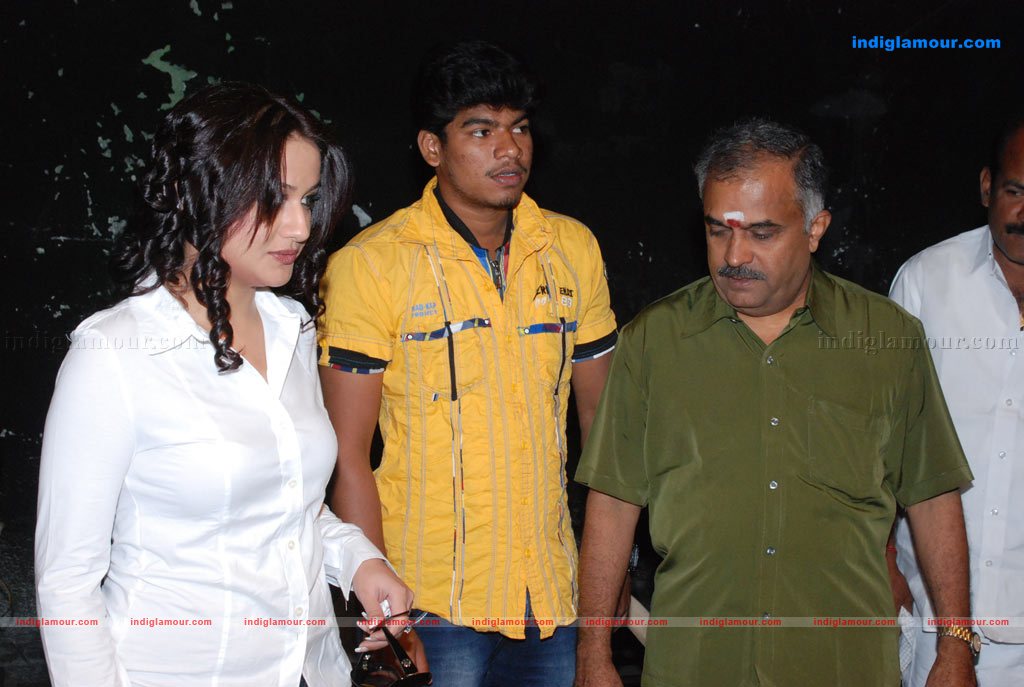 Oru Nadigayin Vakku Moolam Movie Launch Photos Event hd photo