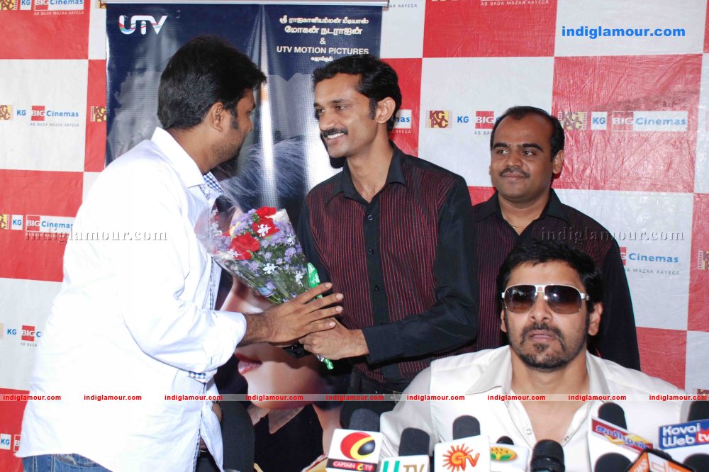 Vikram Press Meet And fans  Event hd photo