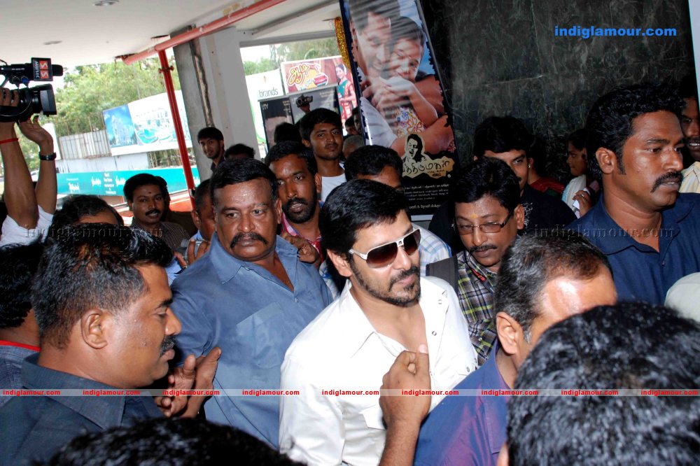 Vikram Press Meet And fans  Event hd photo