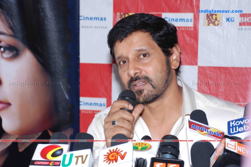 Vikram Press Meet And fans  Event hd photo