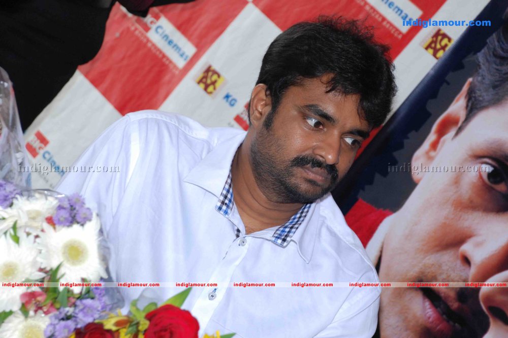 Vikram Press Meet And fans  Event hd photo