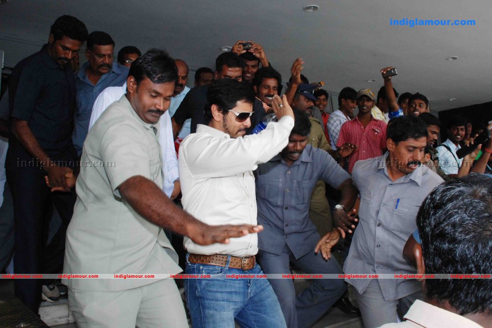 Vikram Press Meet And fans  Event hd photo