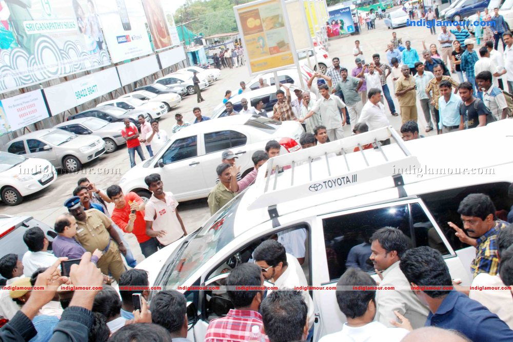 Vikram Press Meet And fans  Event hd photo
