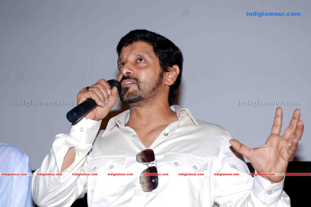 Vikram Press Meet And fans  Event hd photo