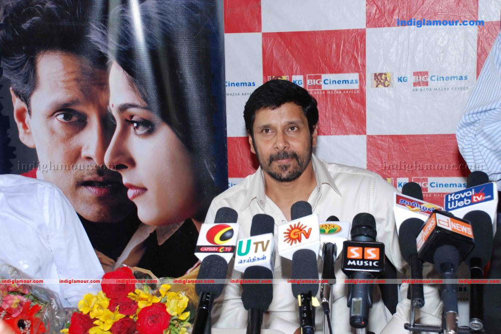 Vikram Press Meet And fans  Event hd photo