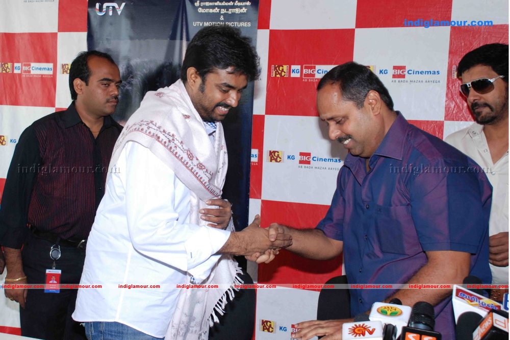 Vikram Press Meet And fans  Event hd photo
