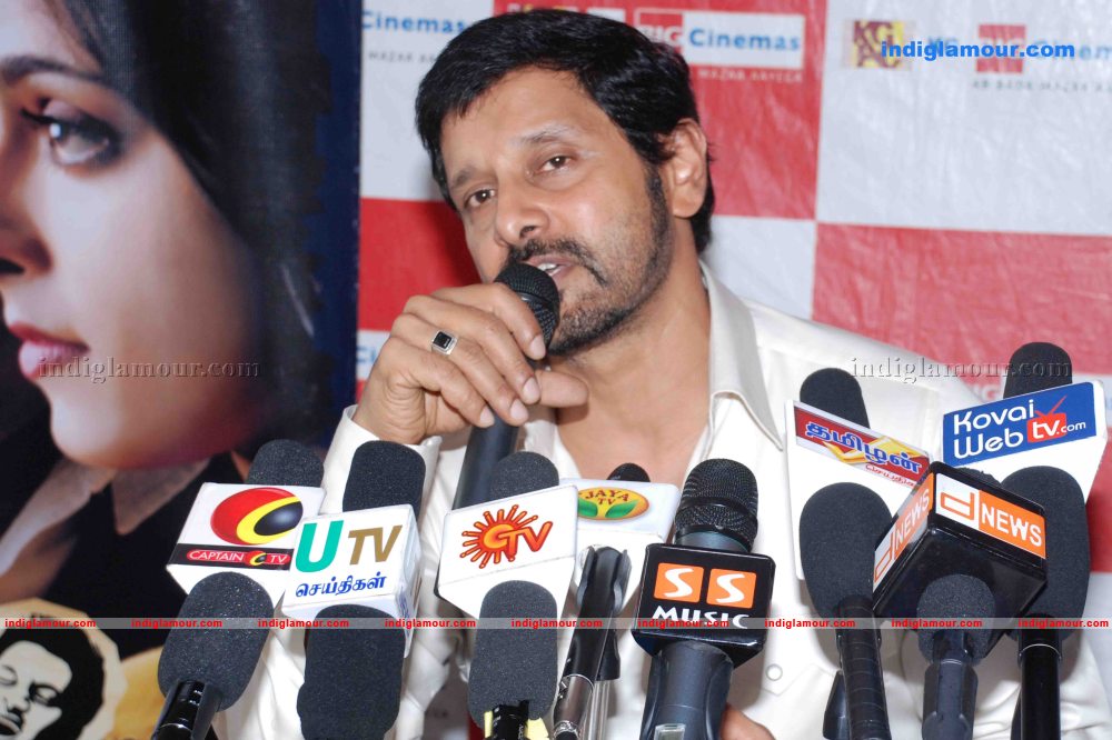 Vikram Press Meet And fans  Event hd photo