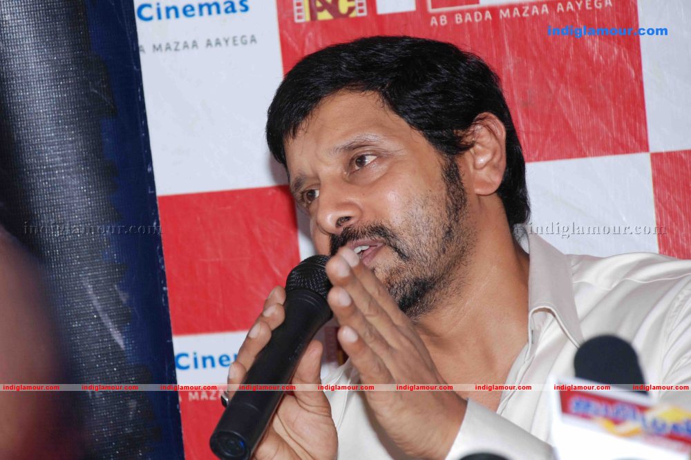Vikram Press Meet And fans  Event hd photo