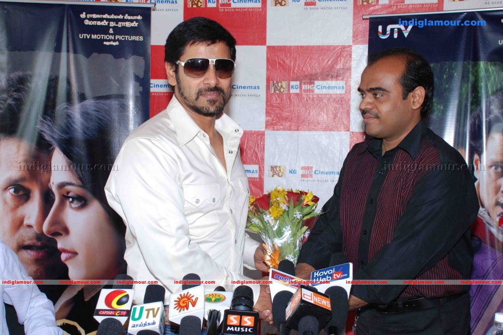 Vikram Press Meet And fans  Event hd photo
