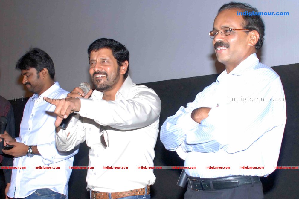 Vikram Press Meet And fans  Event hd photo