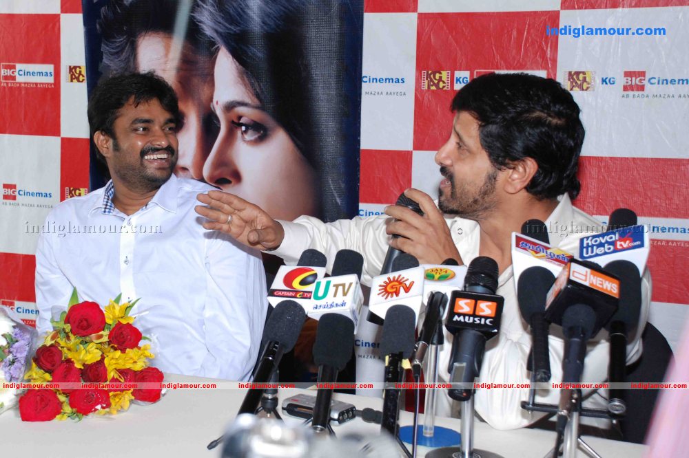 Vikram Press Meet And fans  Event hd photo