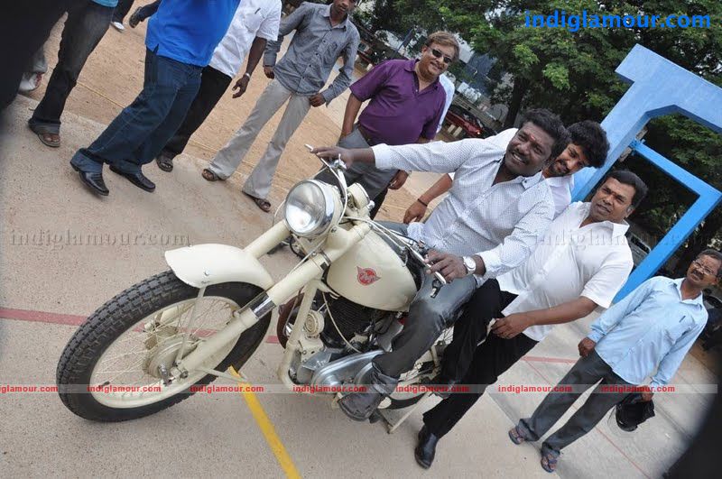 Vidharth, Karunas, Mayilsamy Heritage Car Rally Photos  Event hd photo