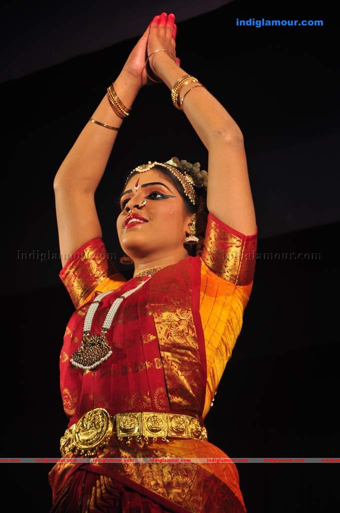 Suganya at Bharathanatya Arangetram Event hd photo