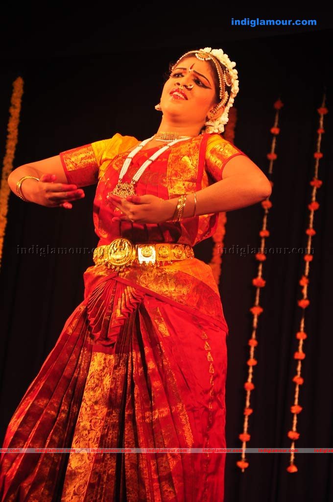 Suganya at Bharathanatya Arangetram Event hd photo