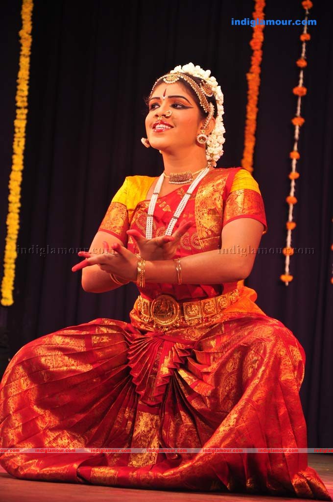 Suganya at Bharathanatya Arangetram Event hd photo