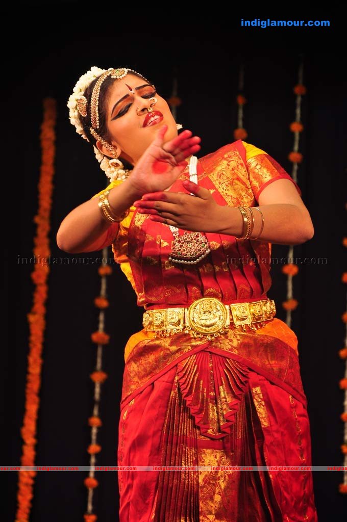 Suganya at Bharathanatya Arangetram Event hd photo