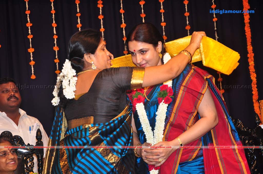 Suganya at Bharathanatya Arangetram Event hd photo