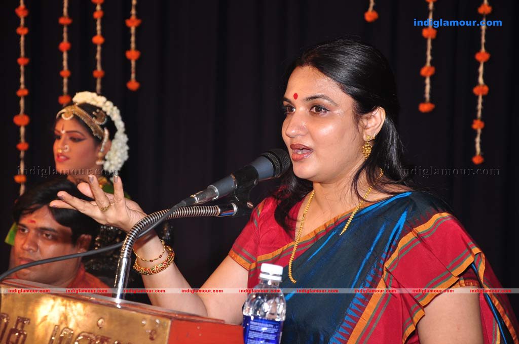 Suganya at Bharathanatya Arangetram Event hd photo