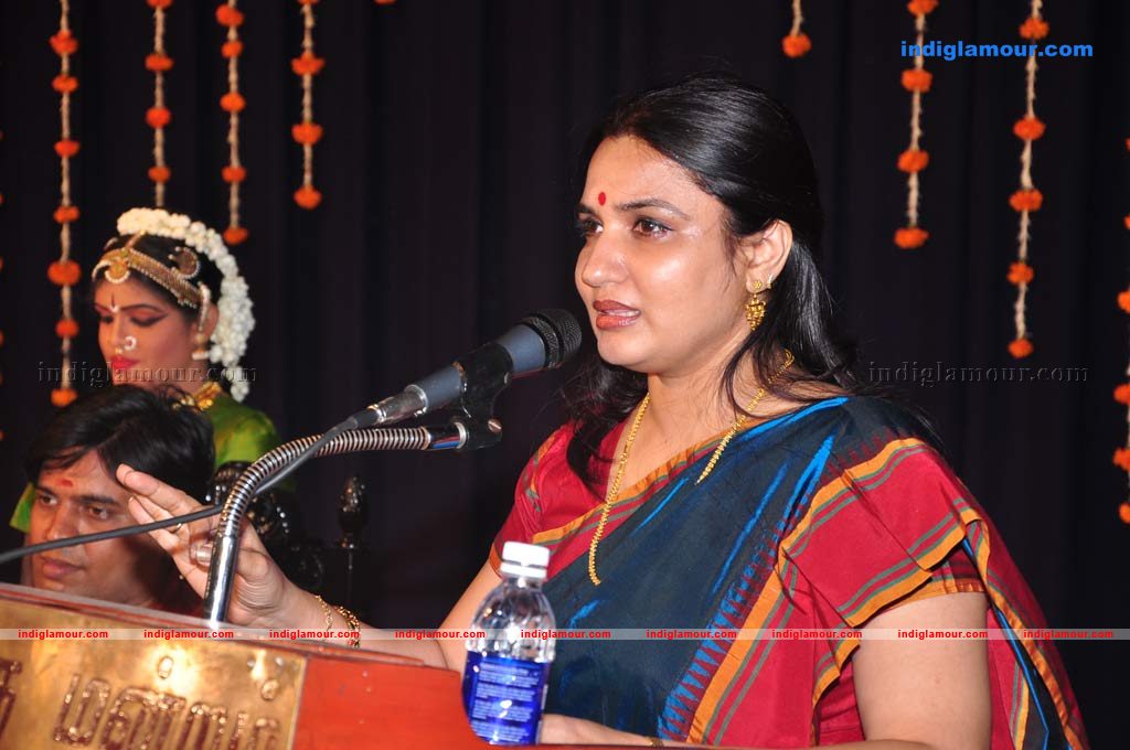 Suganya at Bharathanatya Arangetram Event hd photo