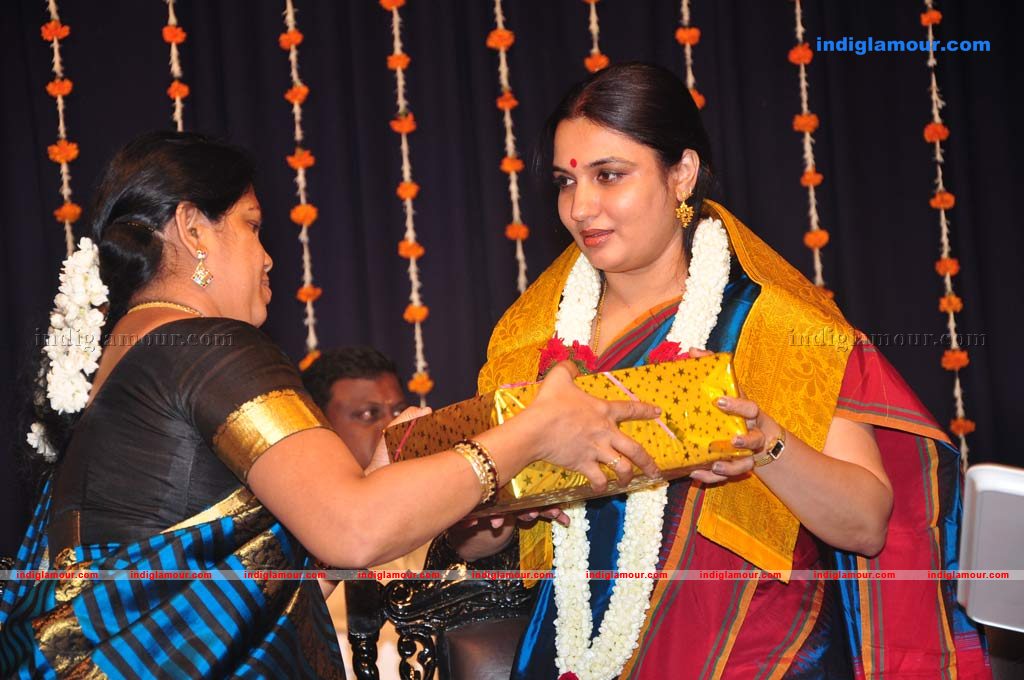 Suganya at Bharathanatya Arangetram Event hd photo