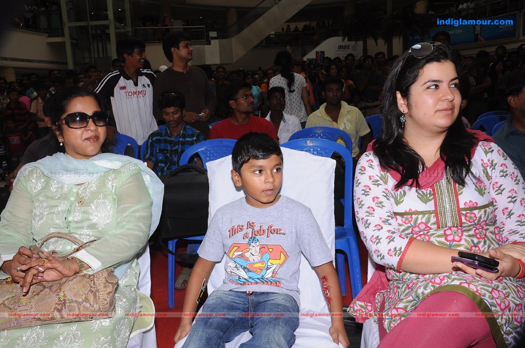 Shriya Saran at CCL Events Stills Event hd photo