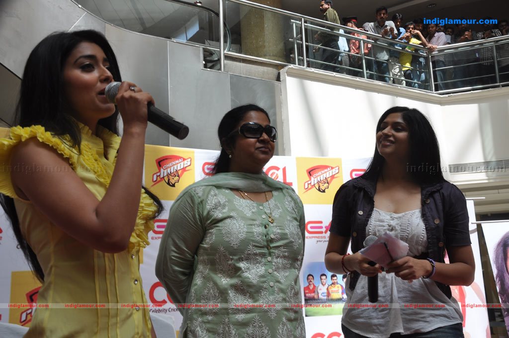 Shriya Saran at CCL Events Stills Event hd photo