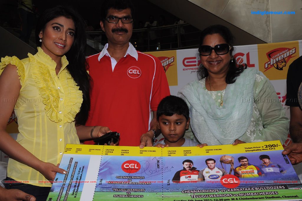 Shriya Saran at CCL Events Stills Event hd photo