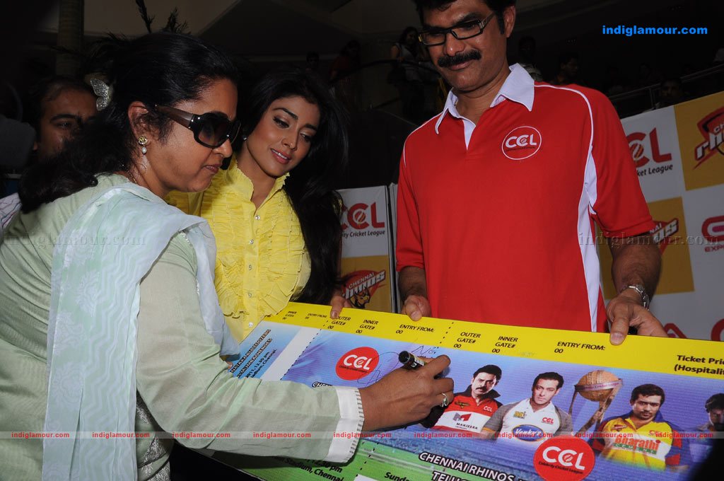 Shriya Saran at CCL Events Stills Event hd photo
