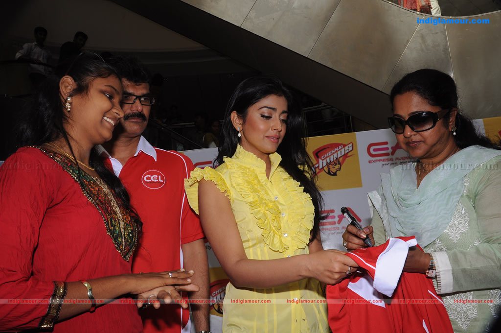 Shriya Saran at CCL Events Stills Event hd photo