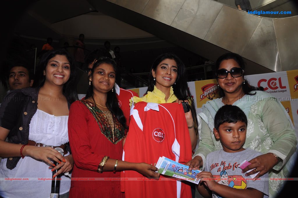 Shriya Saran at CCL Events Stills Event hd photo