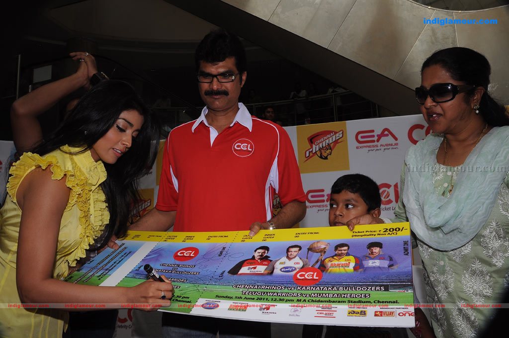 Shriya Saran at CCL Events Stills Event hd photo