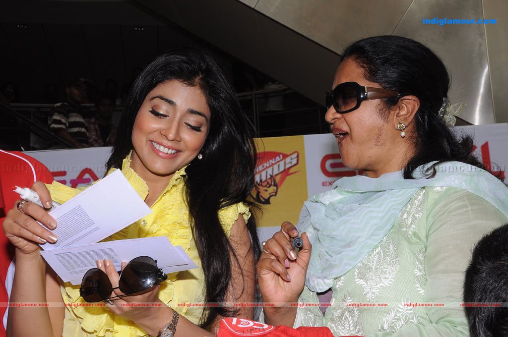 Shriya Saran at CCL Events Stills Event hd photo