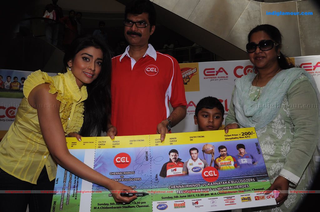 Shriya Saran at CCL Events Stills Event hd photo