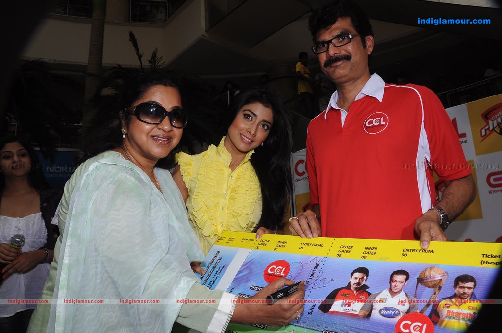 Shriya Saran at CCL Events Stills Event hd photo