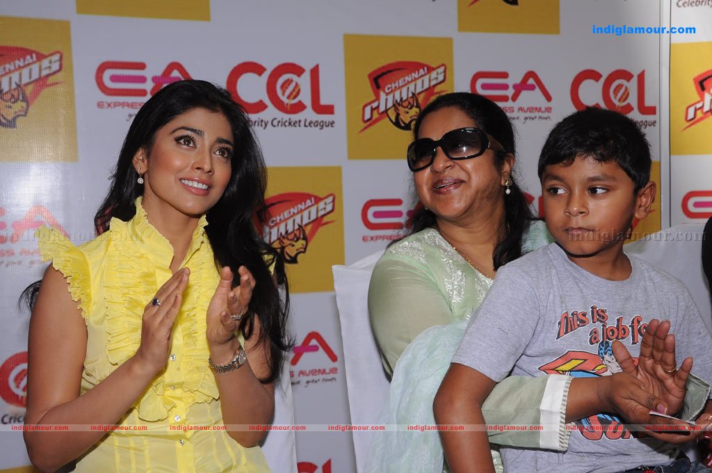 Shriya Saran at CCL Events Stills Event hd photo