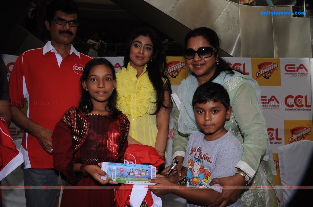 Shriya Saran at CCL Events Stills Event hd photo