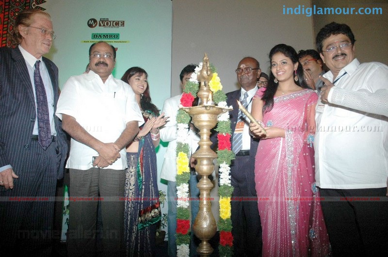 8th CIFF Red Carpet at Inox Theatre Chennai Stills Event hd photo