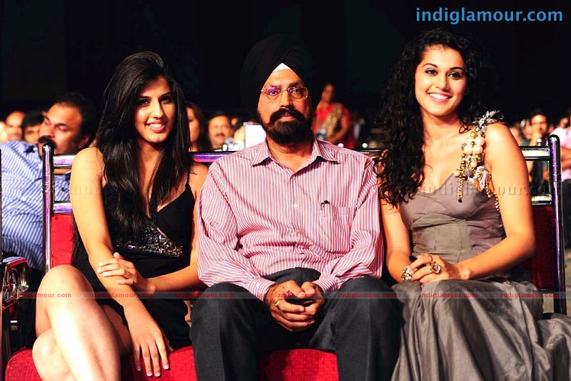 Tapsee family Event hd photo