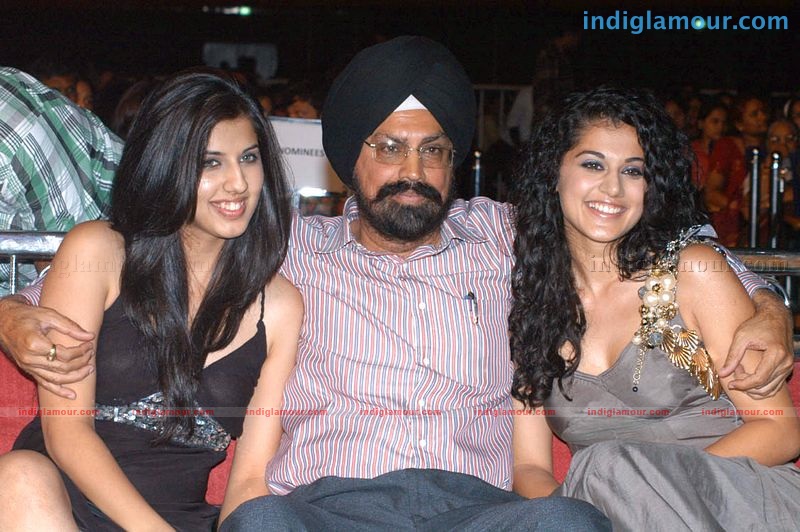 Tapsee family Event hd photo