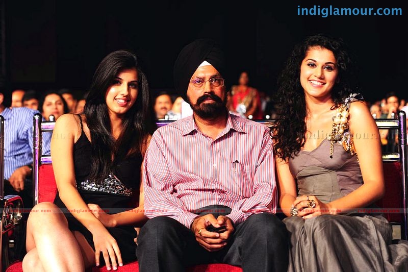 Tapsee family Event hd photo