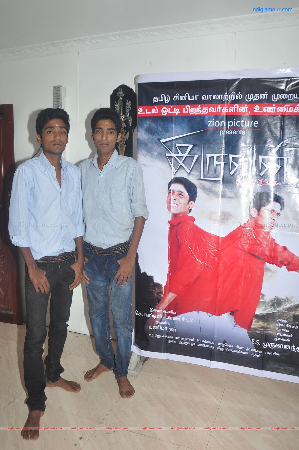 Iruvan Movie Team Interview Event hd photo
