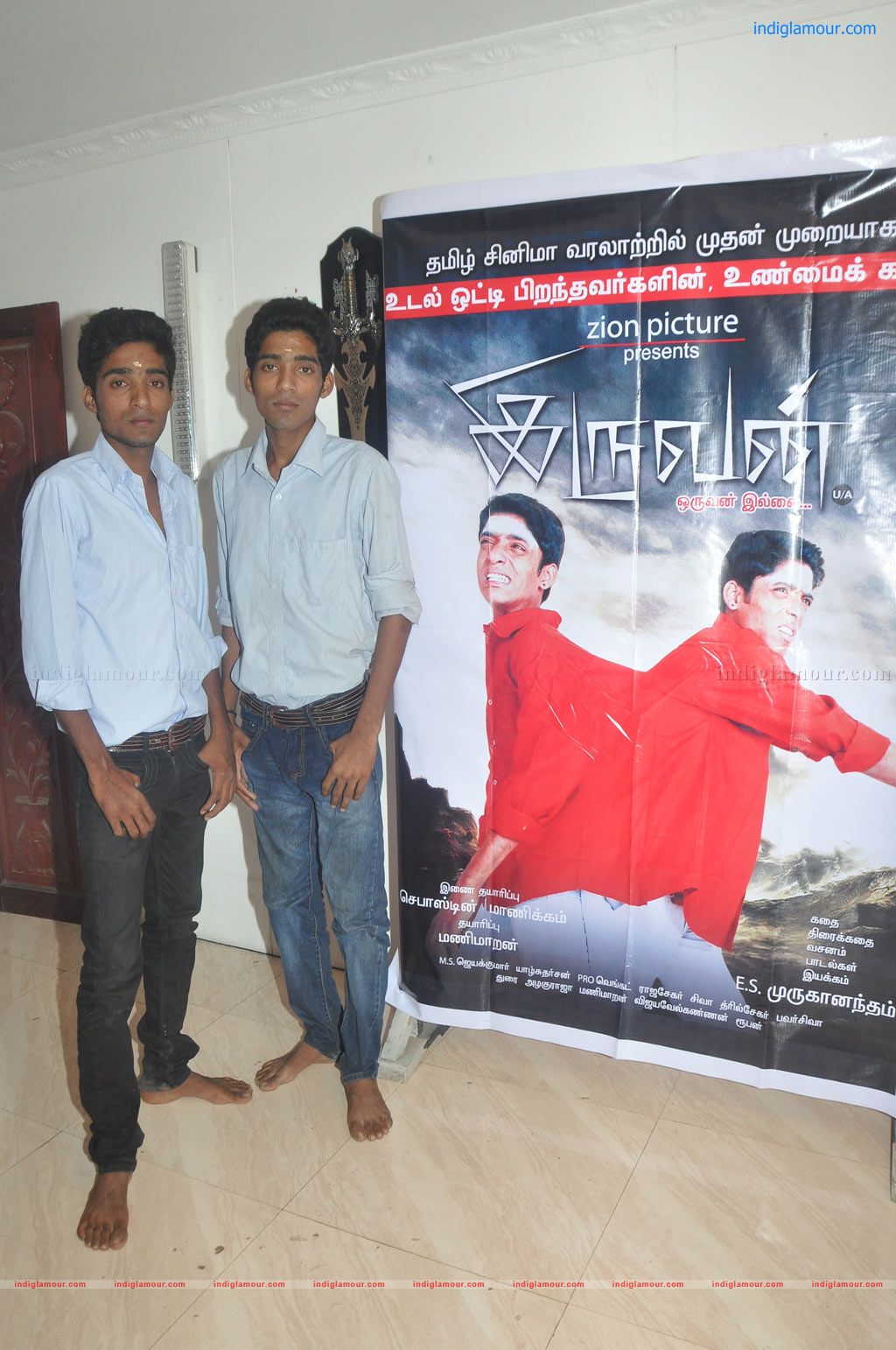 Iruvan Movie Team Interview Event hd photo