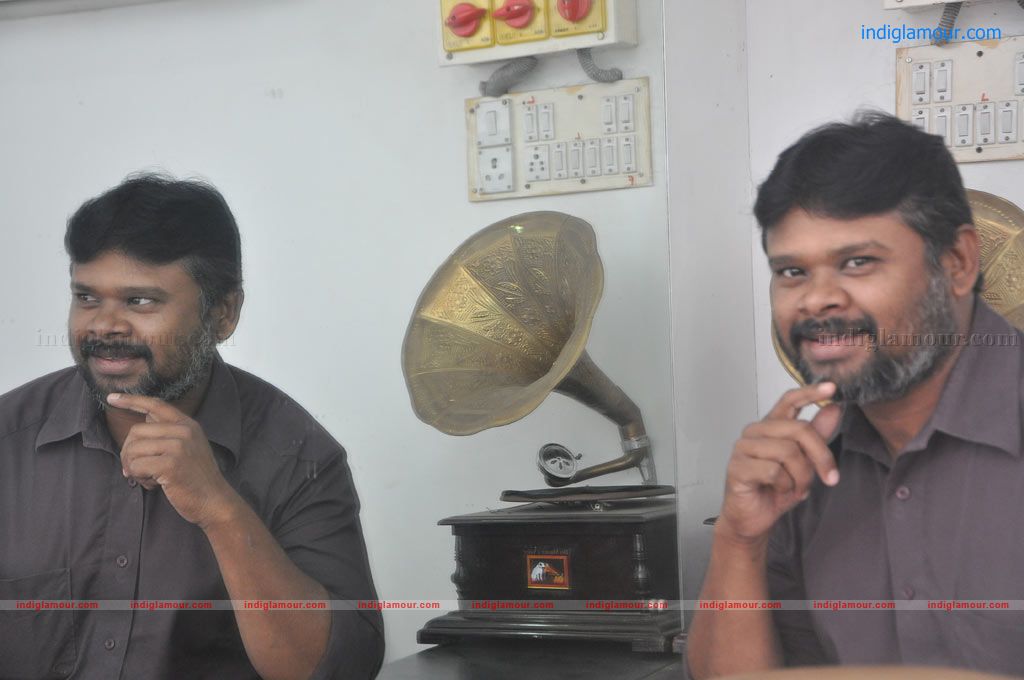 Iruvan Movie Team Interview Event hd photo