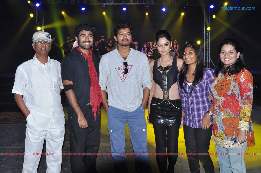 Vijay Visits Sattam Oru Iruttarai Shooting Spot Event hd photo