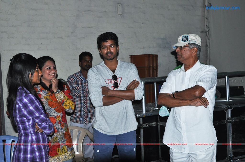 Vijay Visits Sattam Oru Iruttarai Shooting Spot Event hd photo
